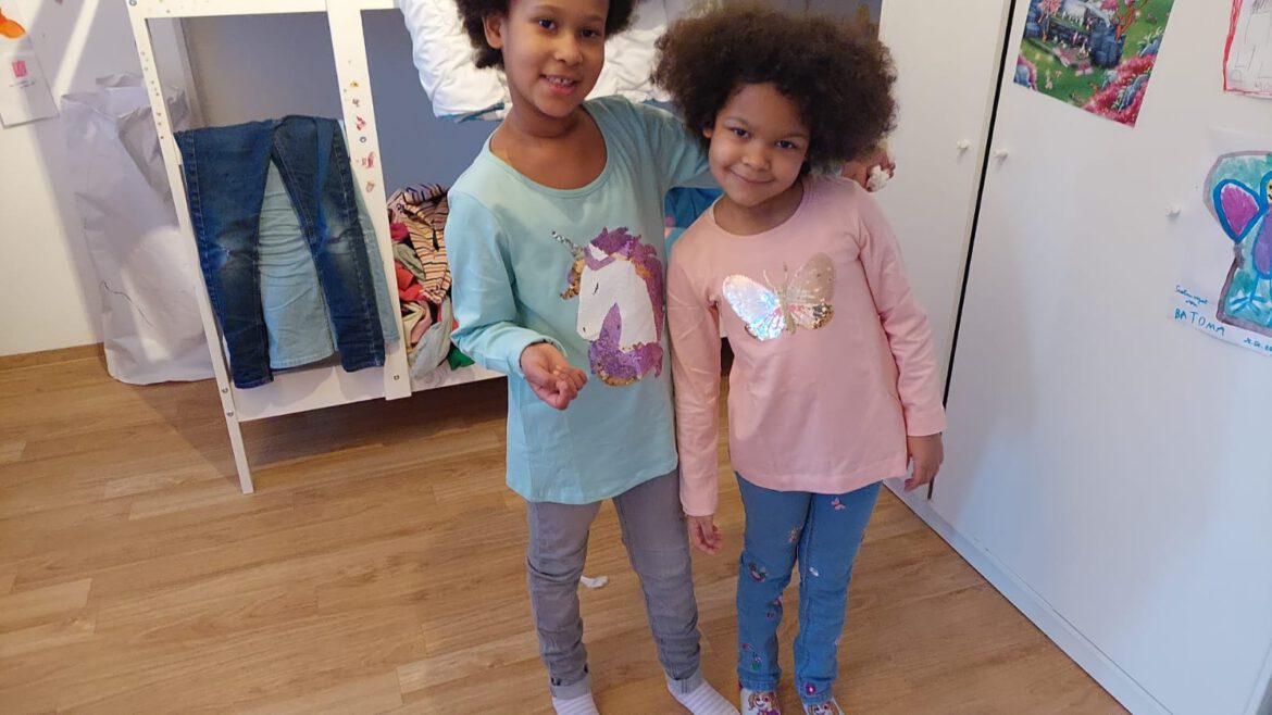 Kleidung und Schuhe für Lisa + Batoma