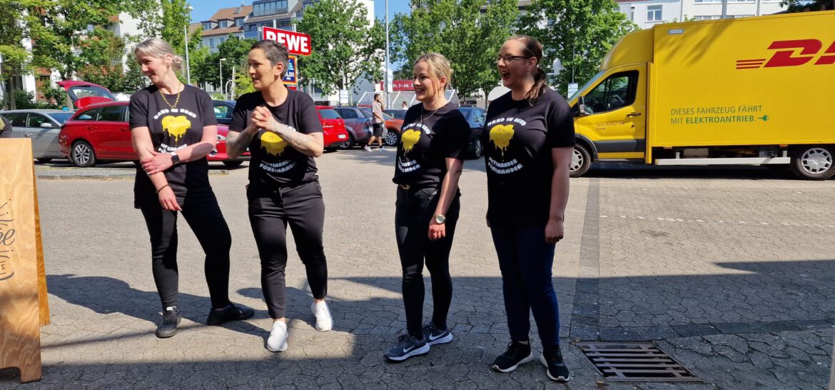 Samstag 27.05.2023 gab es einen Pfingst-Brunch bei REWE auf der Bruchstraße – der Erlös ist für die Froschkönige