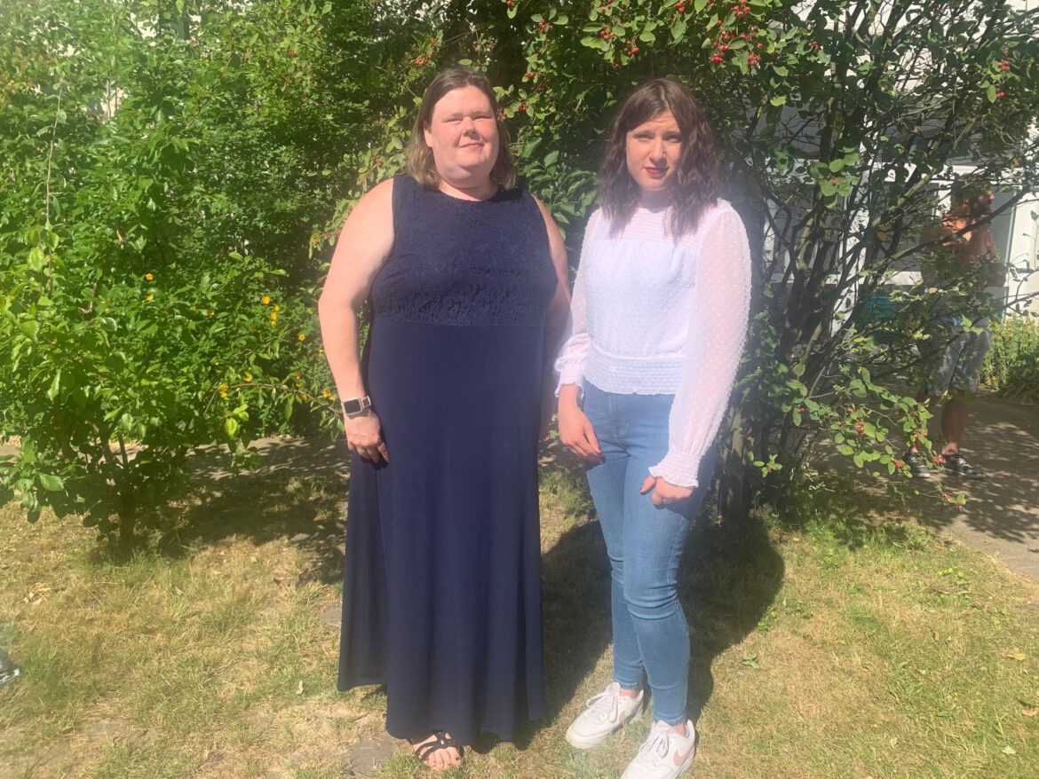 Giulia hat ihre Schule abgeschlossen