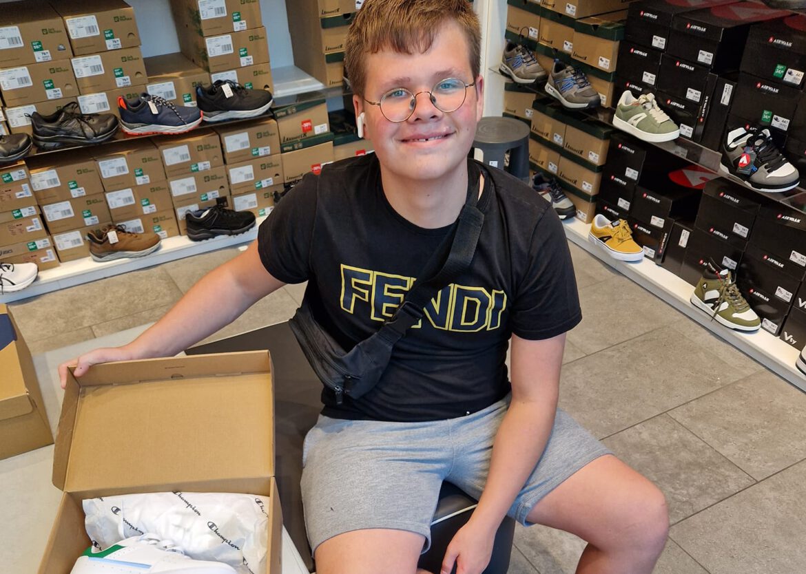 Neue Schuhe für Nikolass