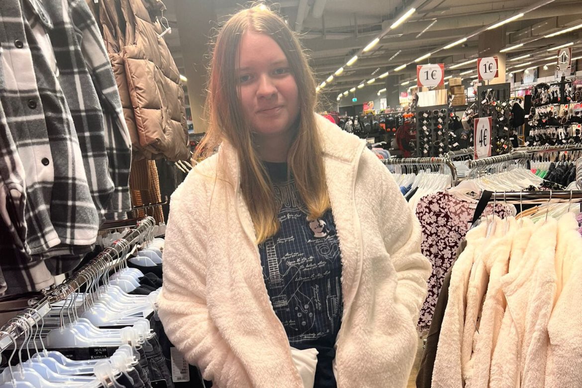 Maya hat neue Kleidung bekommen