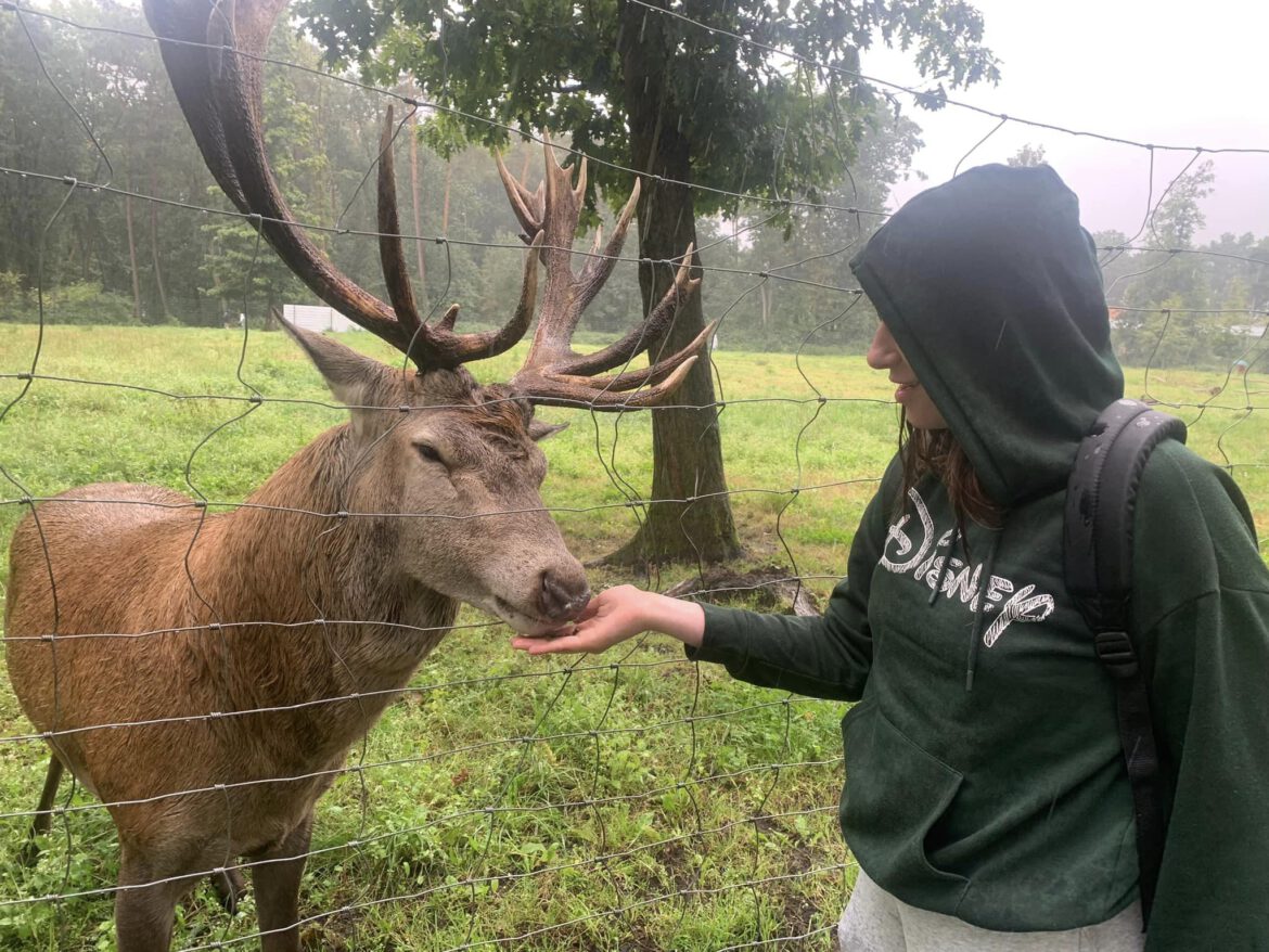 Auch die größeren Kinder haben Spaß am einem Tierpark – hier: Giulia