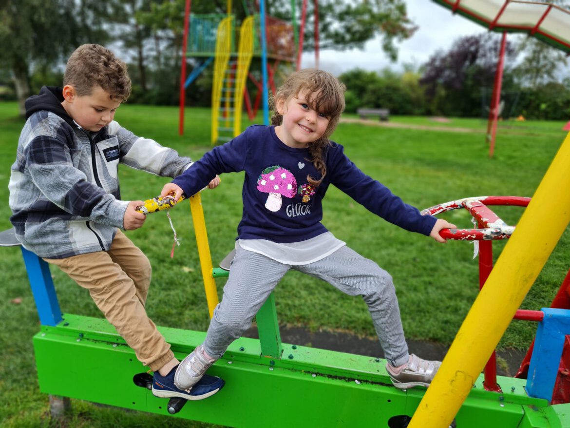 Spaß für die Geschwister-Dank ihres Familien-Paten