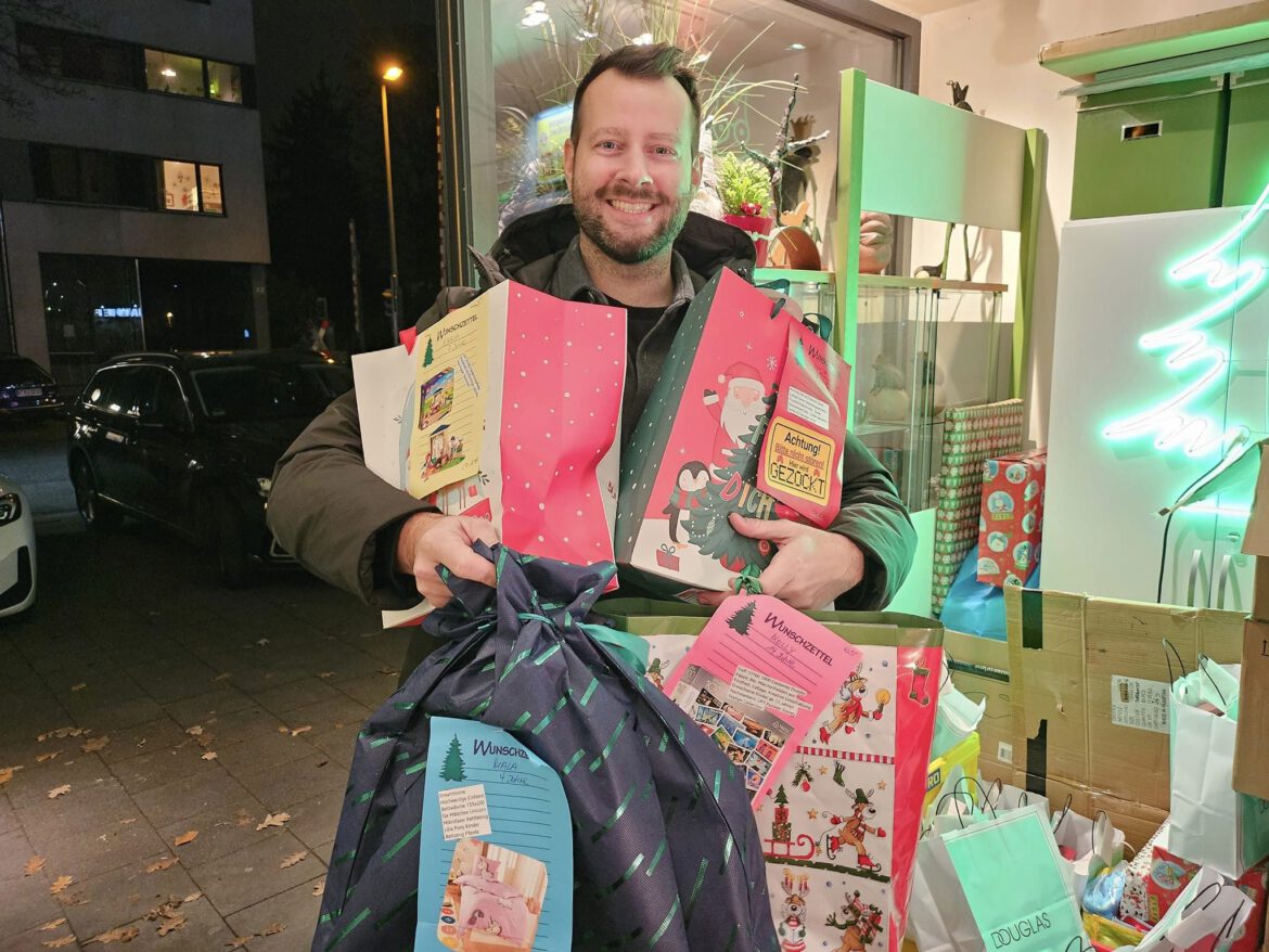 … ungewöhnlich viele Geschenke zu Weihnachten 2023… wir sagen von Herzen Danke