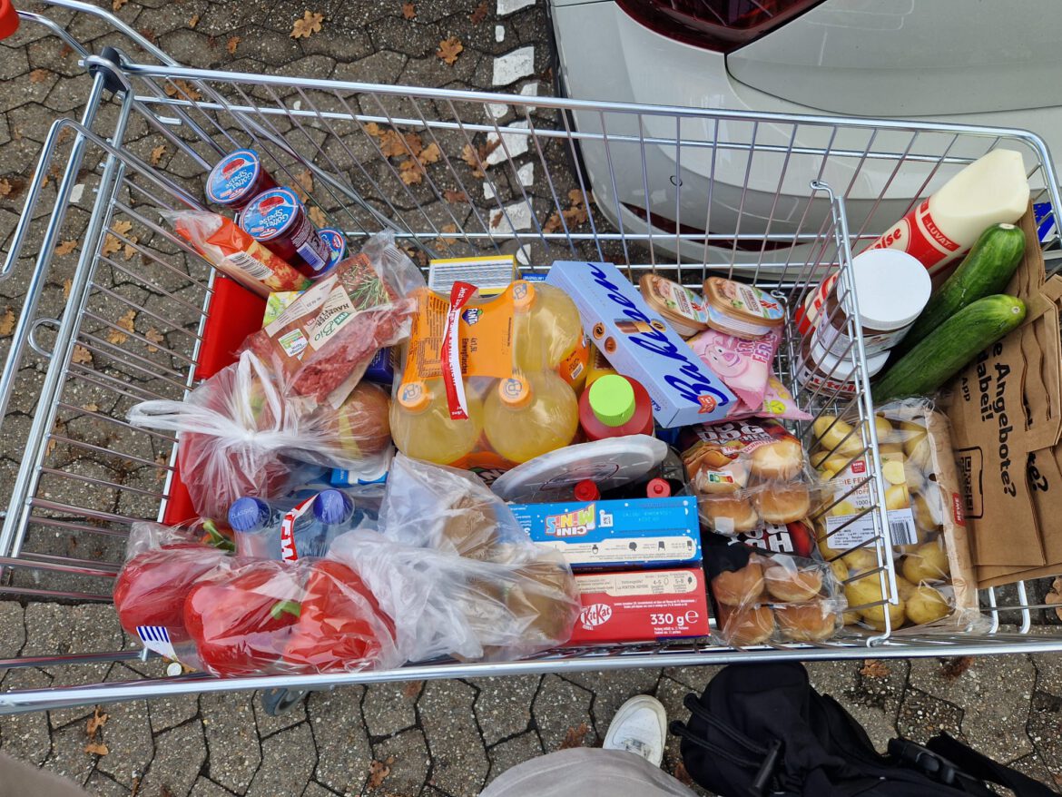 Hier half der Familie von Mika ein Lebensmittel-Gutschein