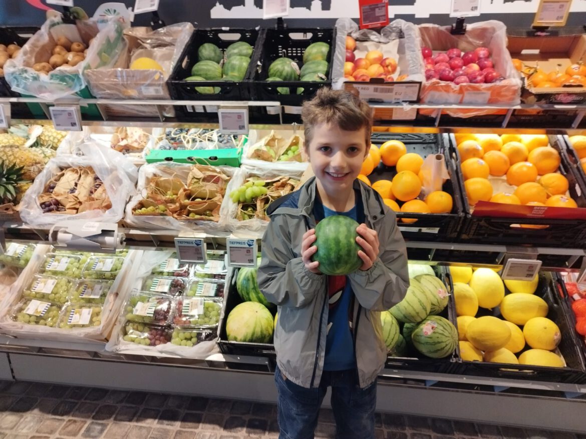 Auch Jason freut sich über frisches Obst und Gemüse