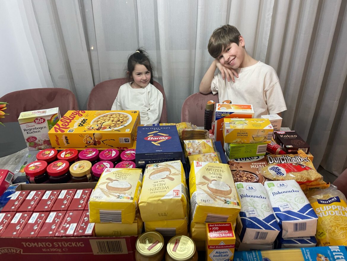 Bei der Familie von Mishelle und Gleb kam unsere Trockenvorrats-Aktion auch gut an
