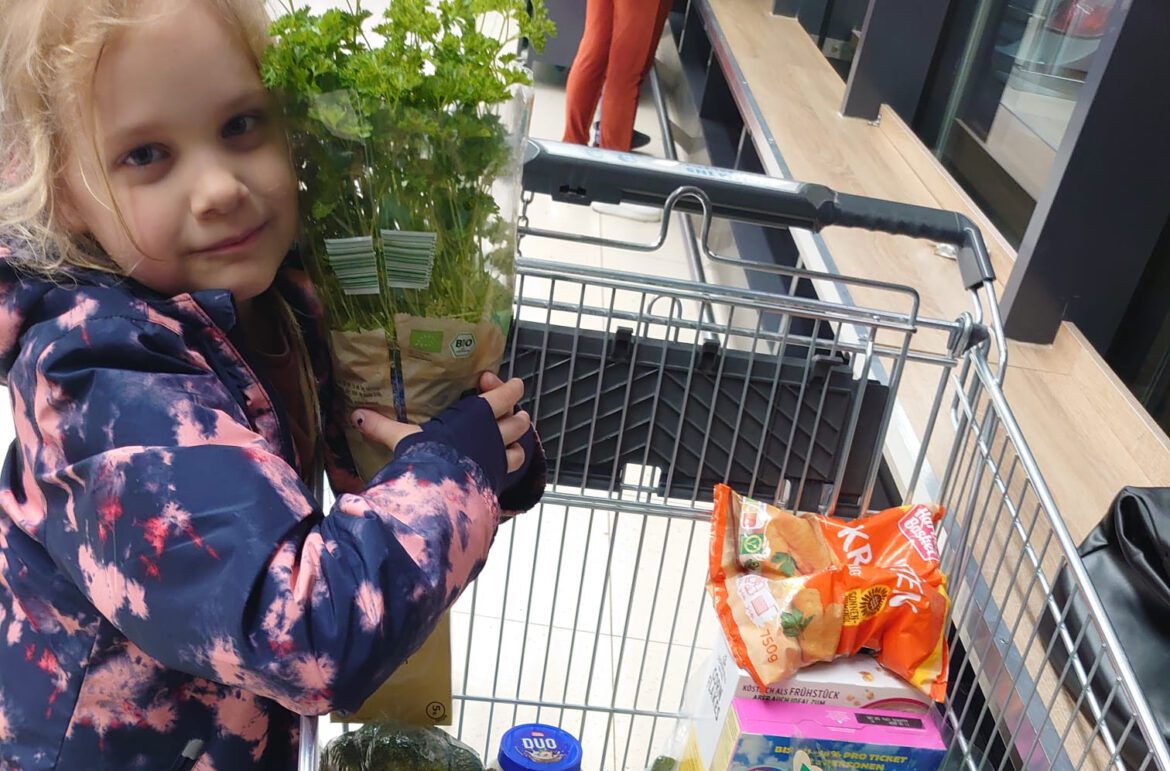 Emily freute sich auf Obst und Gemüse