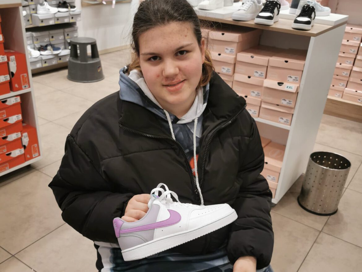 Neue Schuhe für Sascha, Kelly + Steffi