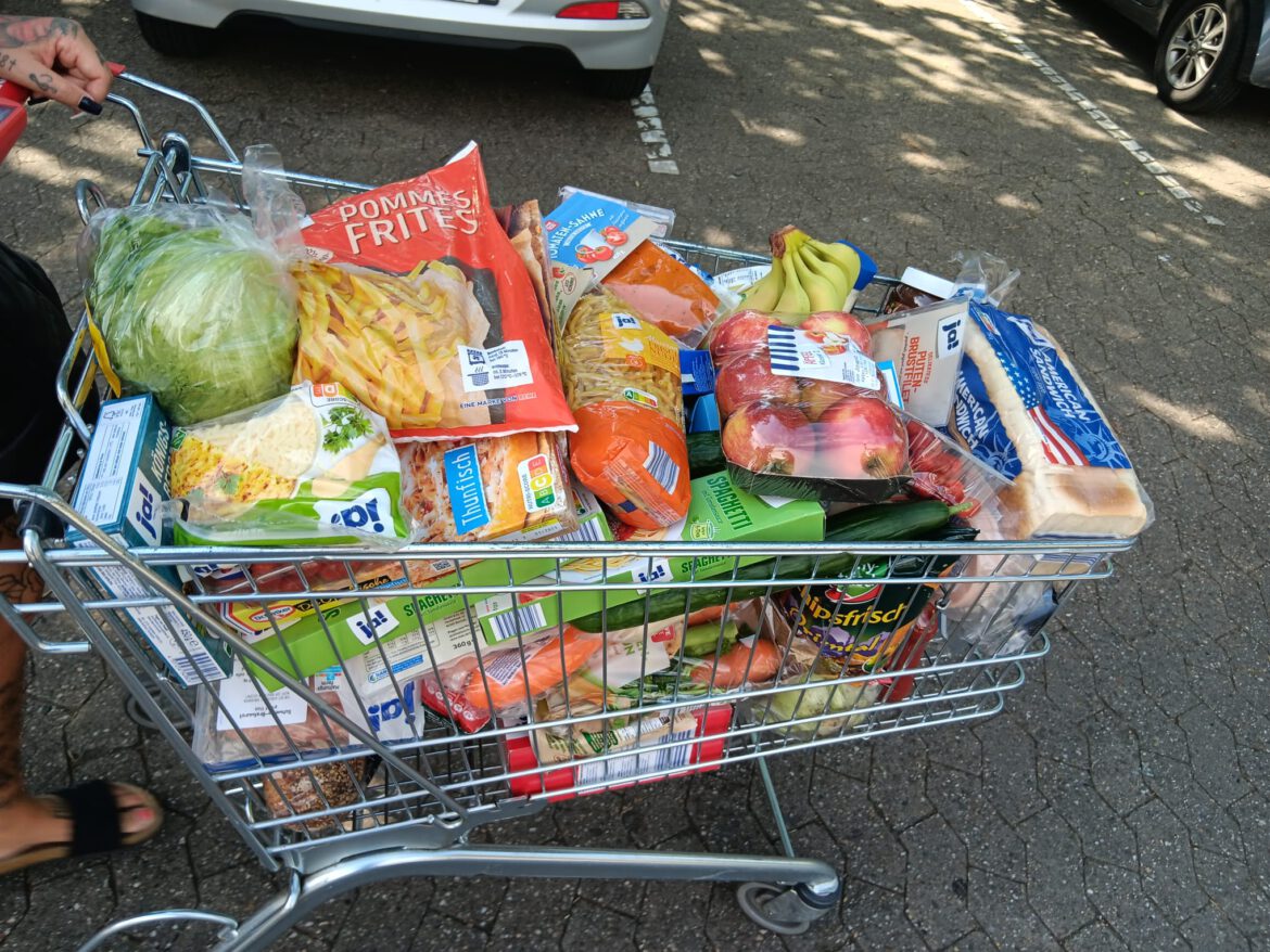 Auch bei dieser Familie gab es frisches Gemüse und Obst