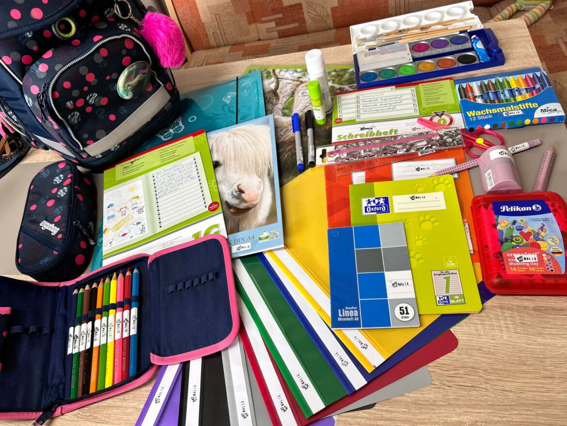 Alle unsere Kinder haben jetzt neue Schulsachen bekommen
