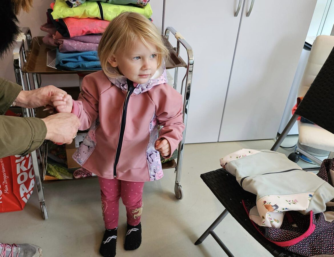 Unsere treue Spenderin hat wieder genäht – Softshell-Jacken + Hosen