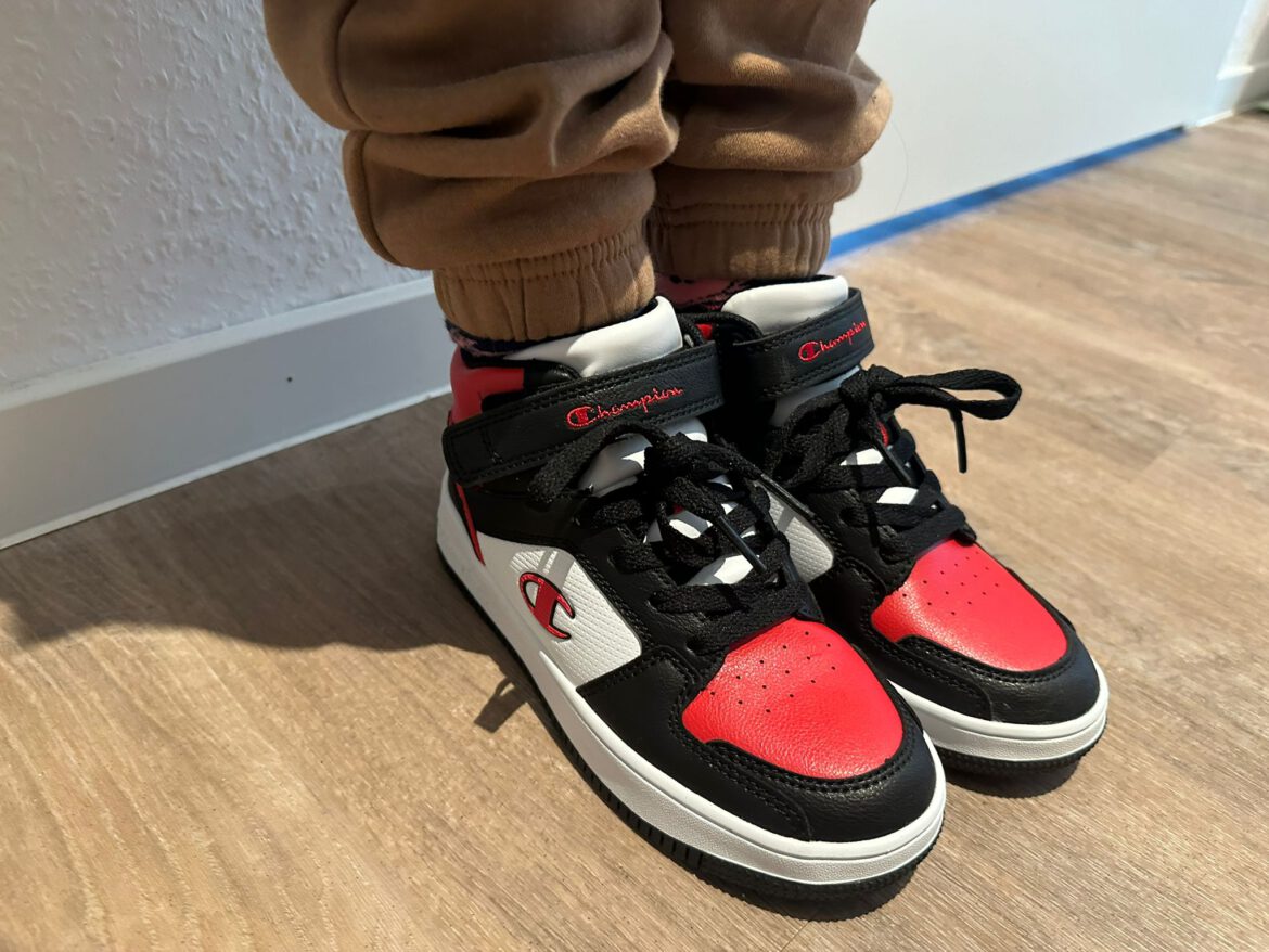 Neue Schuhe für Liam + Josi