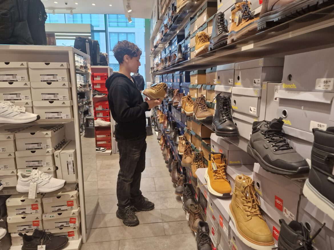 Kevins Dank geht an seine Paten für die Schuhe