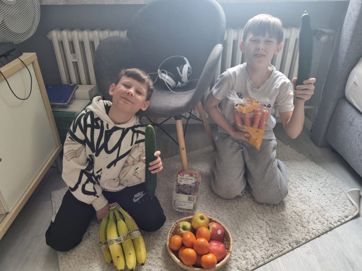 Ein Einkauf für die Familie und Obst für die Kinder