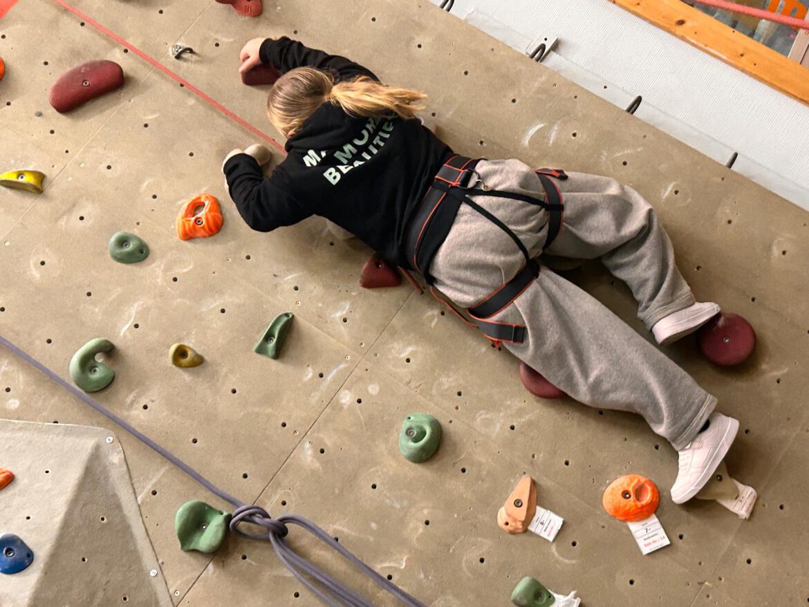 Lina hat das Bouldern für sich entdeckt