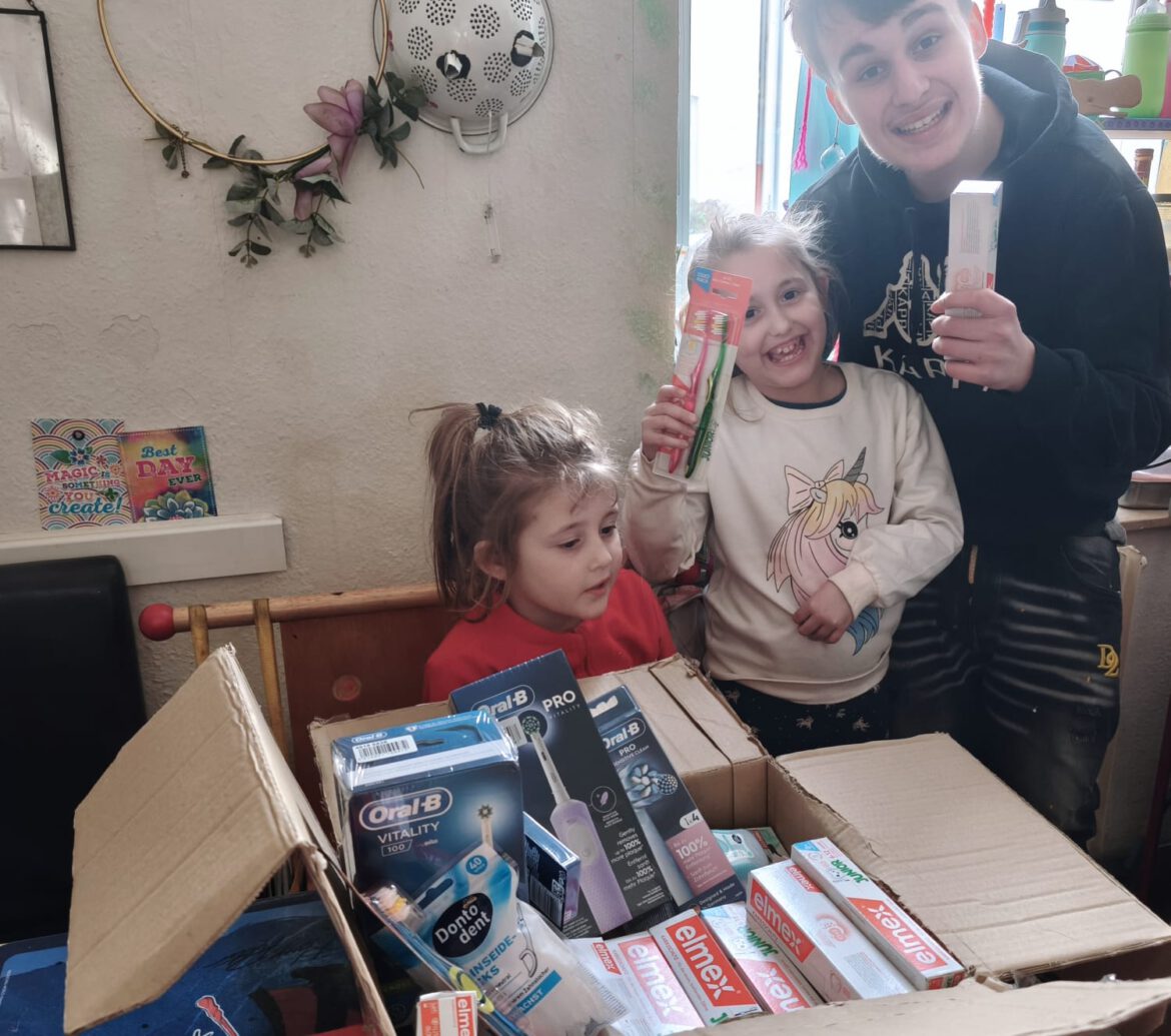 Unsere alljährliche Zahnpflege-Aktion (Teil 1) ist angelaufen, die in diesem Jahr kompl. gespendet wurde…