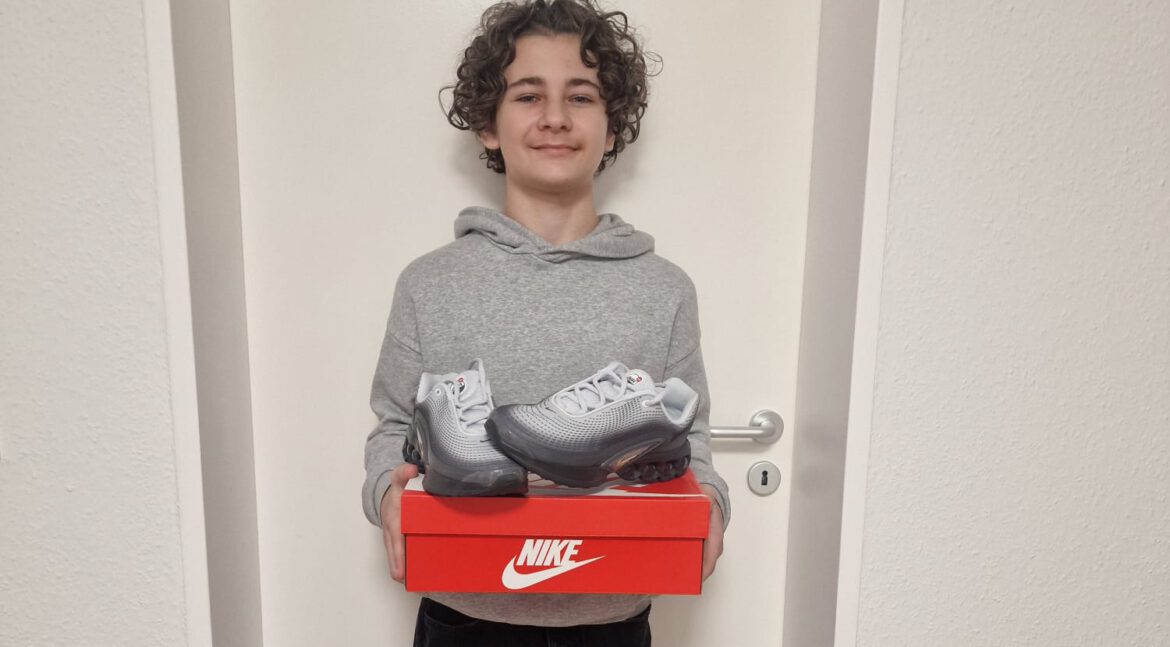 Alle unsere Kinder haben jetzt ihre Schuhe bekommen