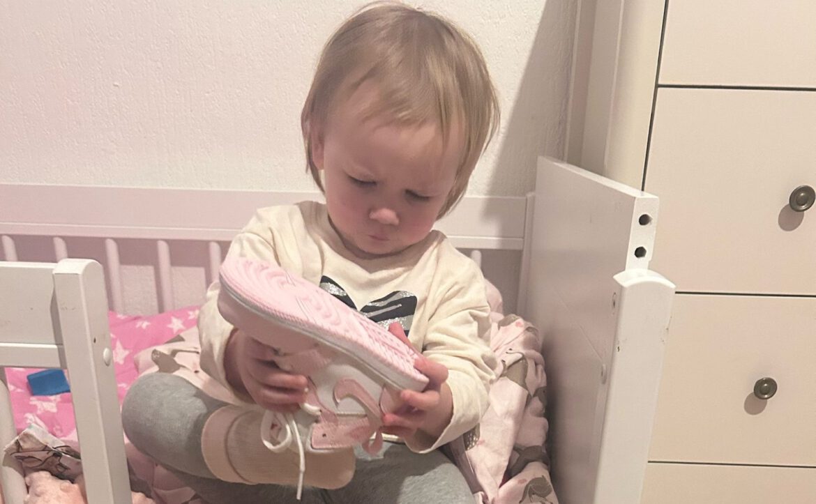 Unsere kleine Danila durfte sich auch ein Paar Nike Schuhe aussuchen – Danke an den Spender