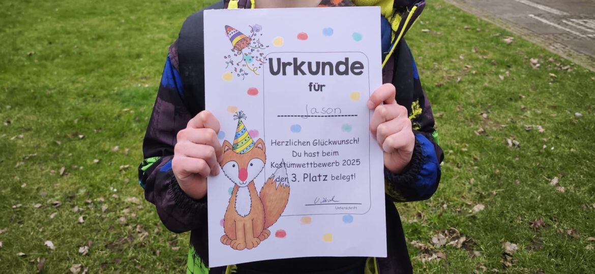 Jason kam stolz aus der Schule