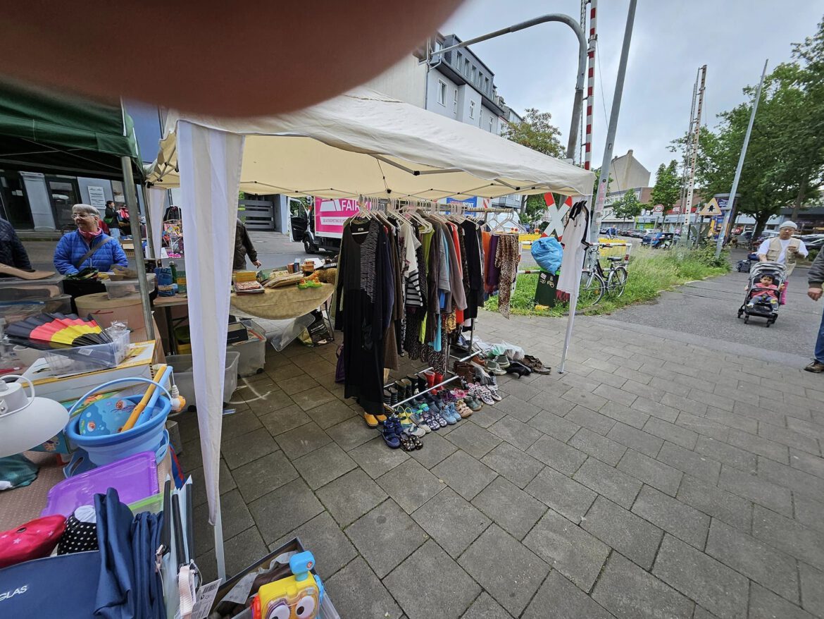 Erinnerung an unseren Trödel-Verkauf am 31. Mai 2025 – vor unserem Büro