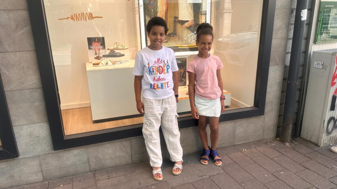 Die Mädchen brauchten Sommerschuhe – Danke an die Schuh-Patin, Nadja König