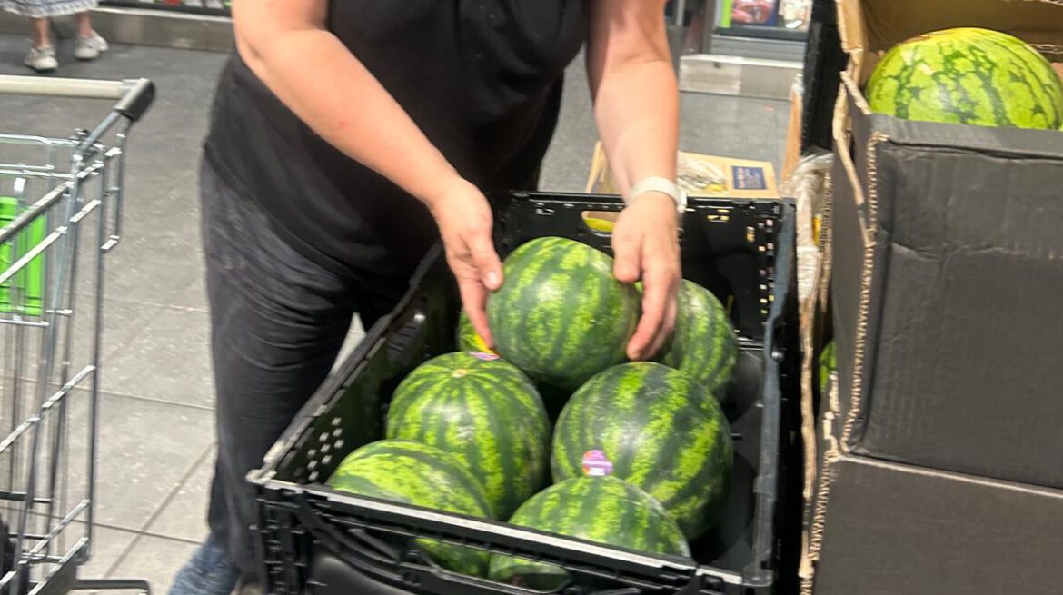 Mama von 5 Kindern sorgt für frisches Obst…