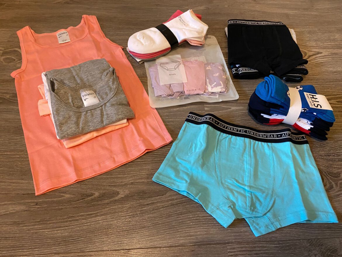 Unterwäsche für die Geschwister