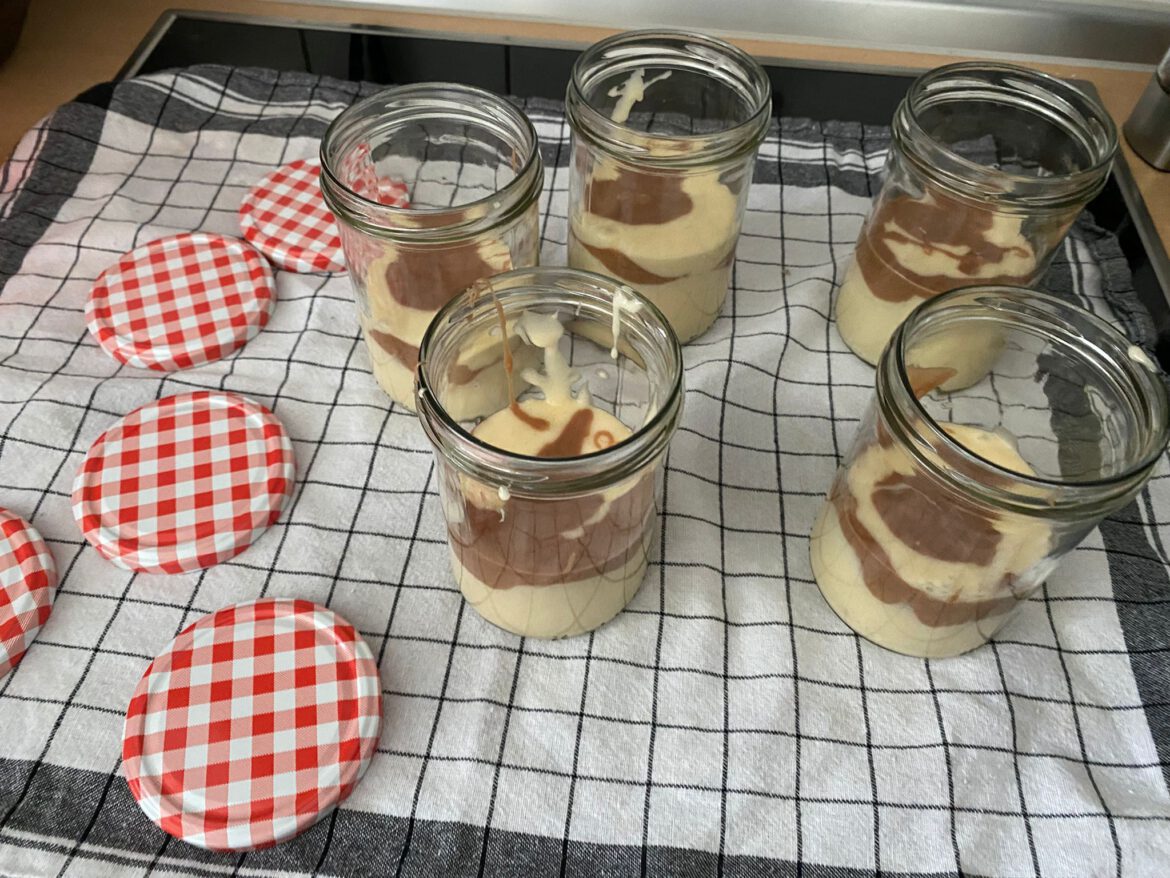 Brot und Kuchen im Glas als Vorrat