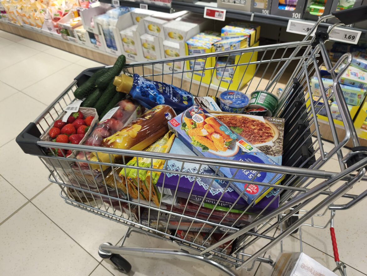 Obst- und Gemüse + Lebensmittel für die Geschwister und ihre Familie