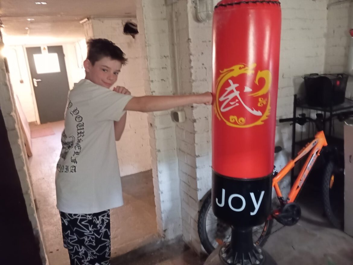 Unsere Familien geben auch gebrauchte Sachen untereinander weiter