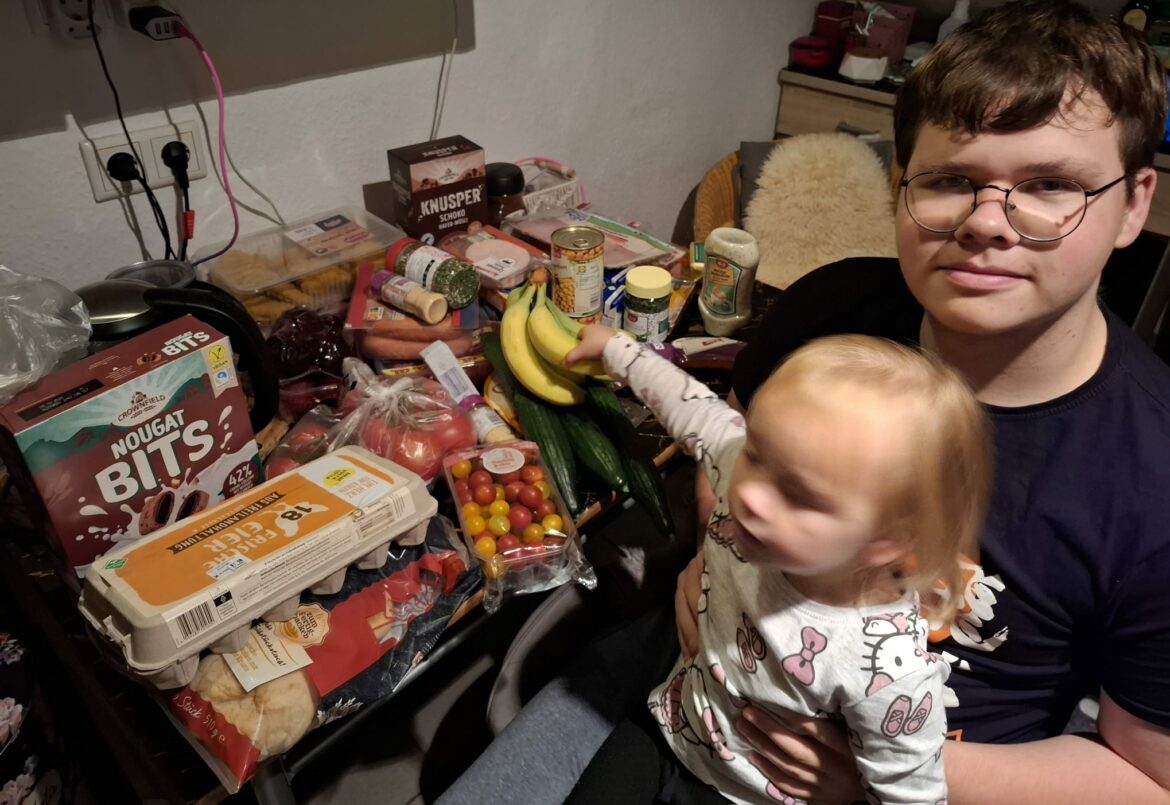 Nikolass + Danila sagen DANKE an unsere Obst- + Gemüse -Patinnen und Paten