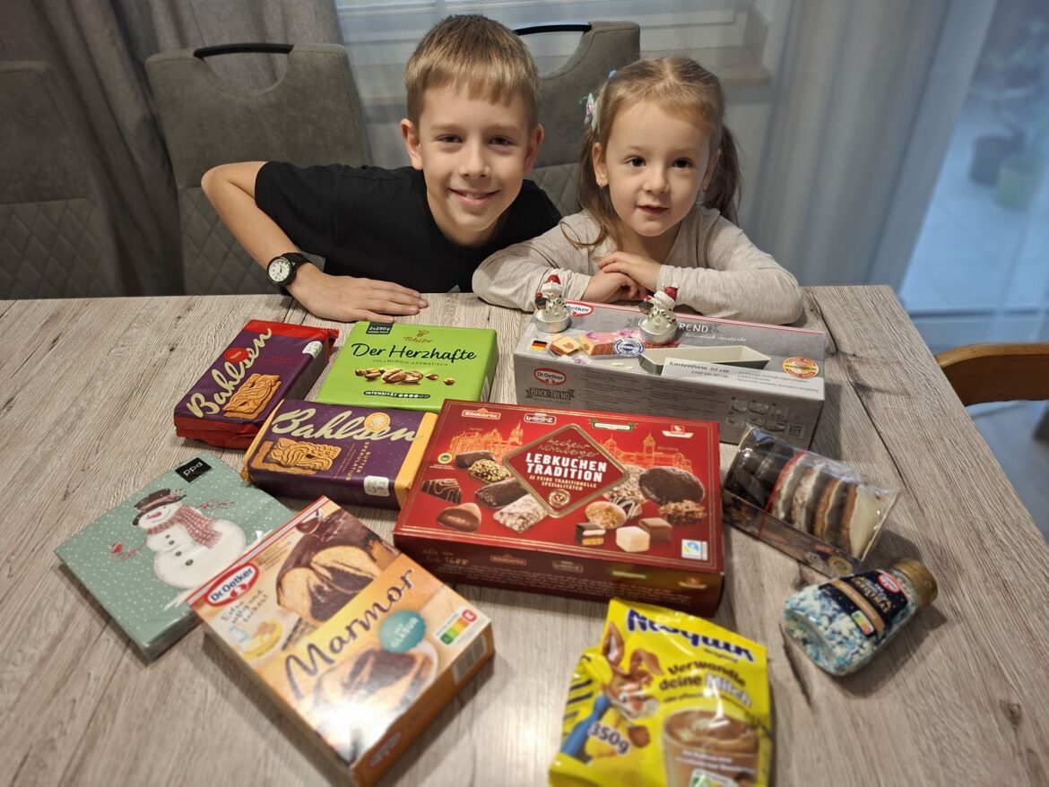 Daria und ihre Geschwister können am 1.12.25 auch ihren Adventskalender füllen