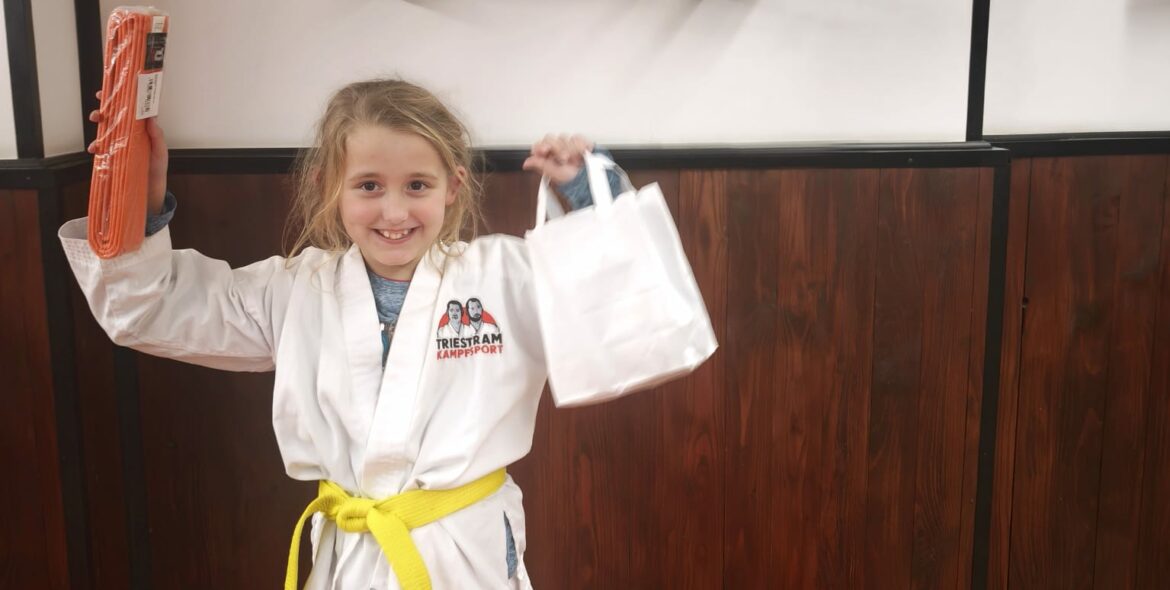 Herzlichen Glückwunsch… Fiamma hat die Prüfung zum Orangenen Gürtel im Judo bestanden