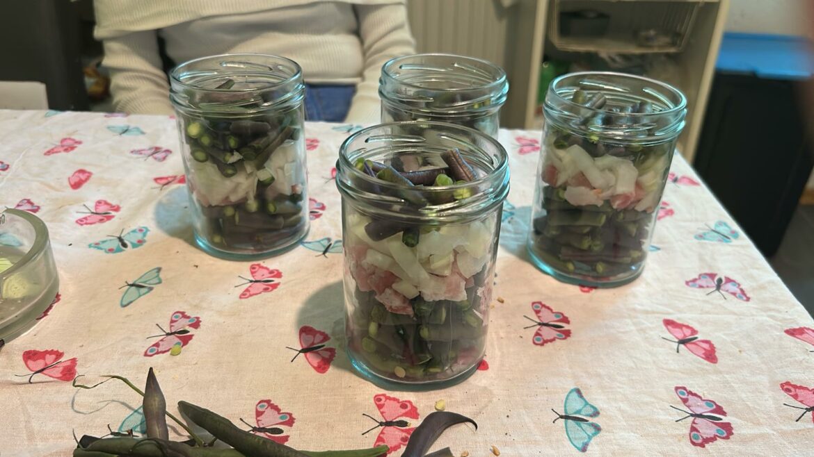 Auch das Einkochen der Familien geht weiter, Dank der Obst- u. Gemüse-Patinnen + Paten