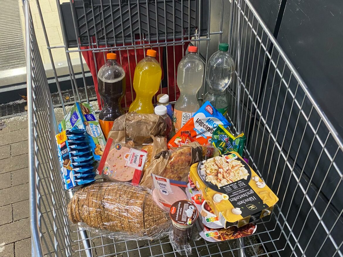 Auch Armando und seine Familie bekam einen Lebensmittel-Gutschein