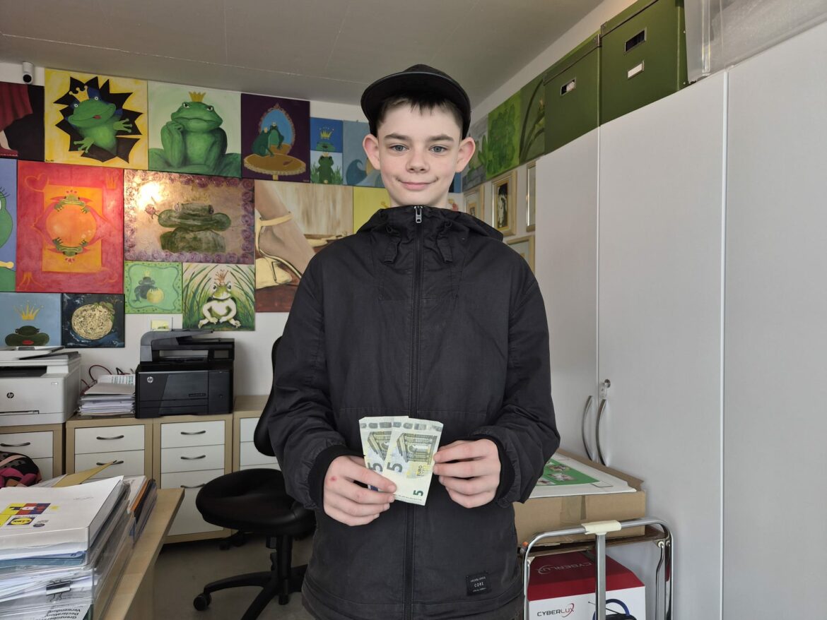 Armando + Jemimah holten sich ihr Zeugnisgeld ab