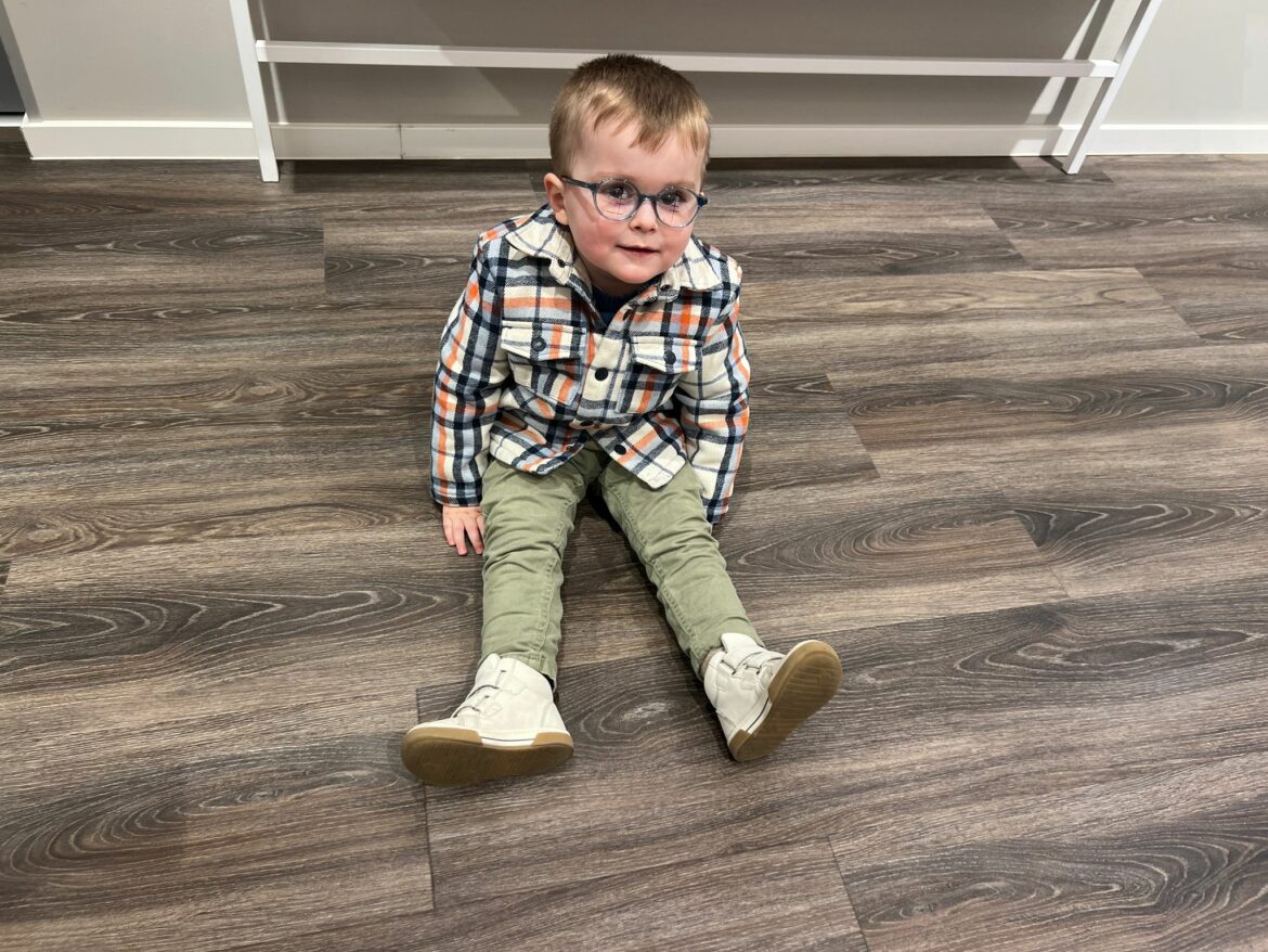 Neue, stärkere Brille für Mika