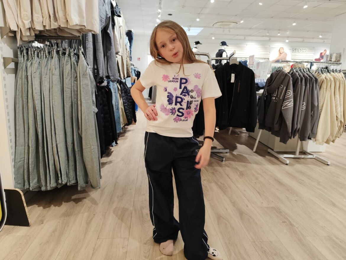 Lina bekam bereits Frühjahrskleidung