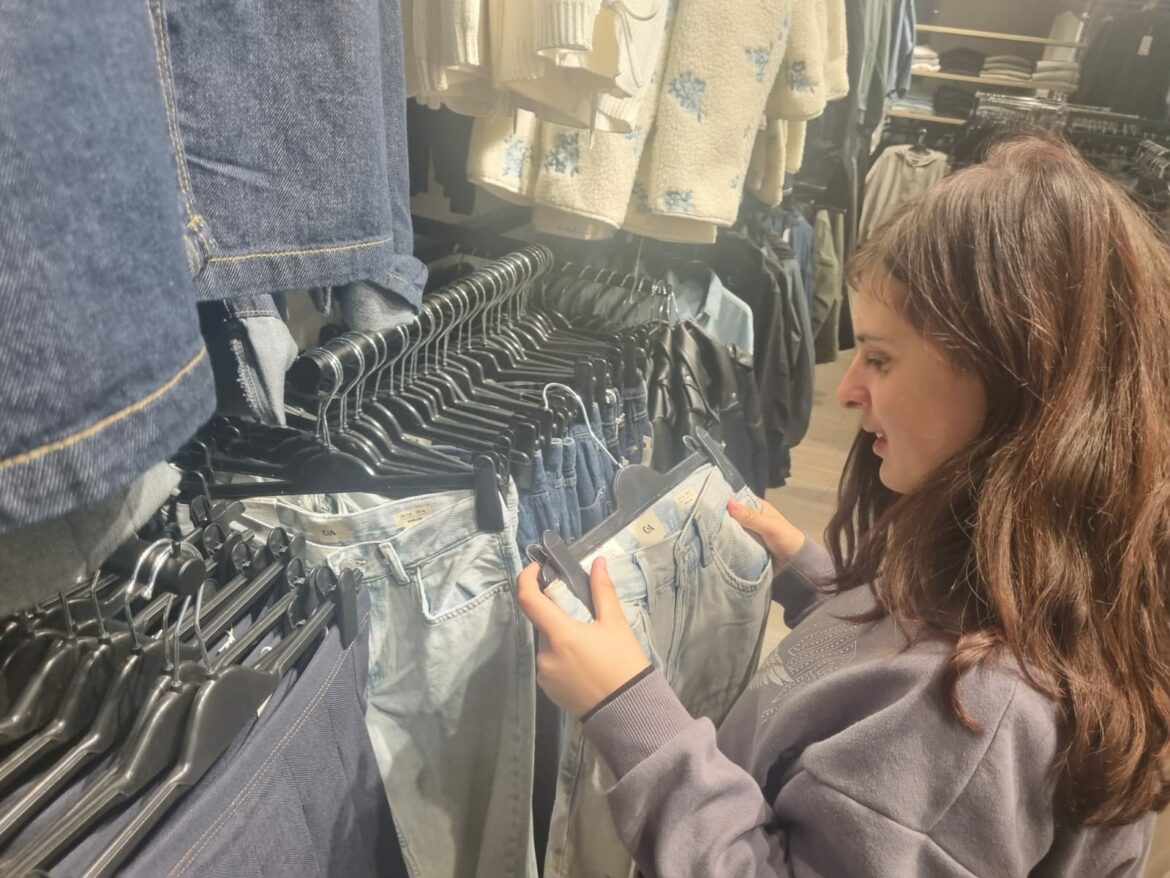 Selina bekam den Rest ihrer Frühjahrs-Sommer-Kleidung