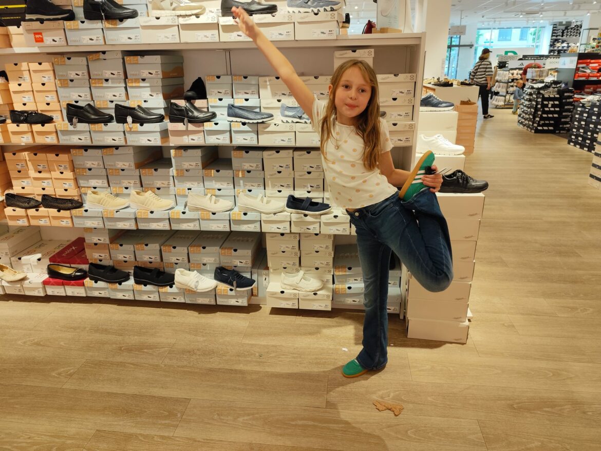 Lina bekam von ihren Schuh-Paten neue Schuhe