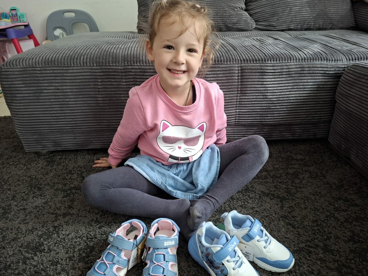 Neue Schuhe von den Schuh-Paten für Daria und ihre Geschwister