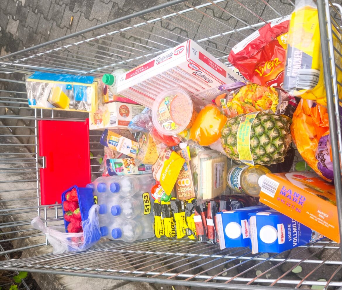 Lebensmittel-Gutschein für die Familie von Ole, Fiamma + Felina