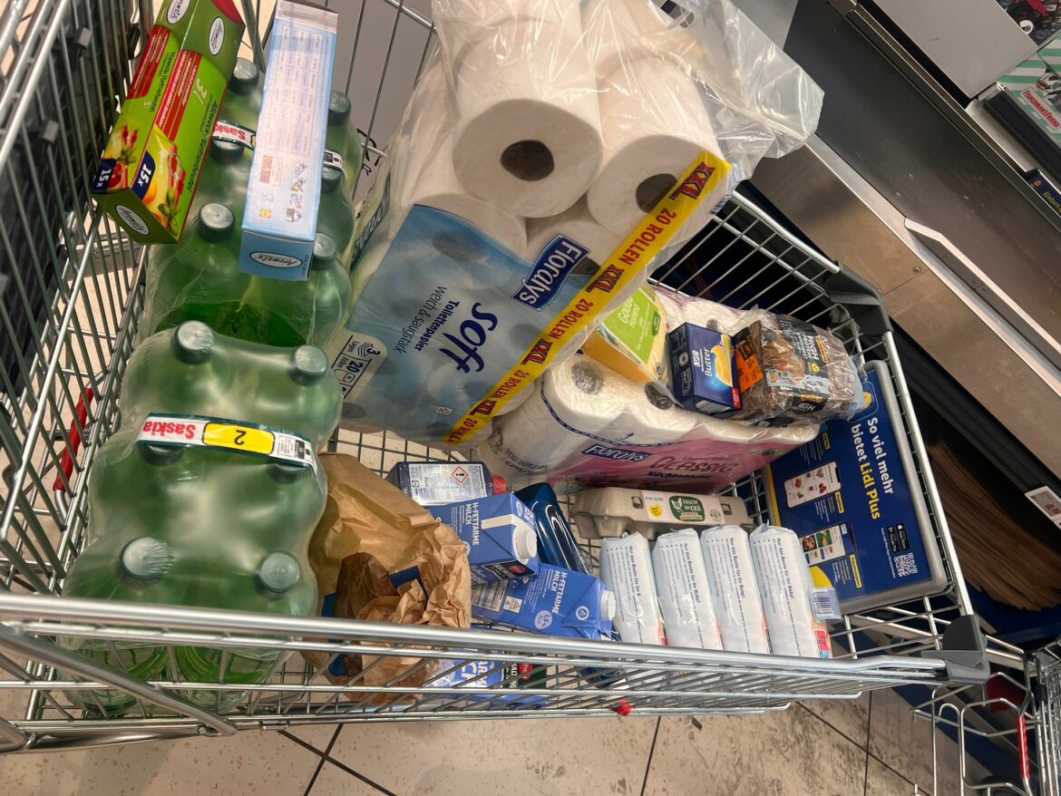 Lebensmittel für die Familie von Hakim